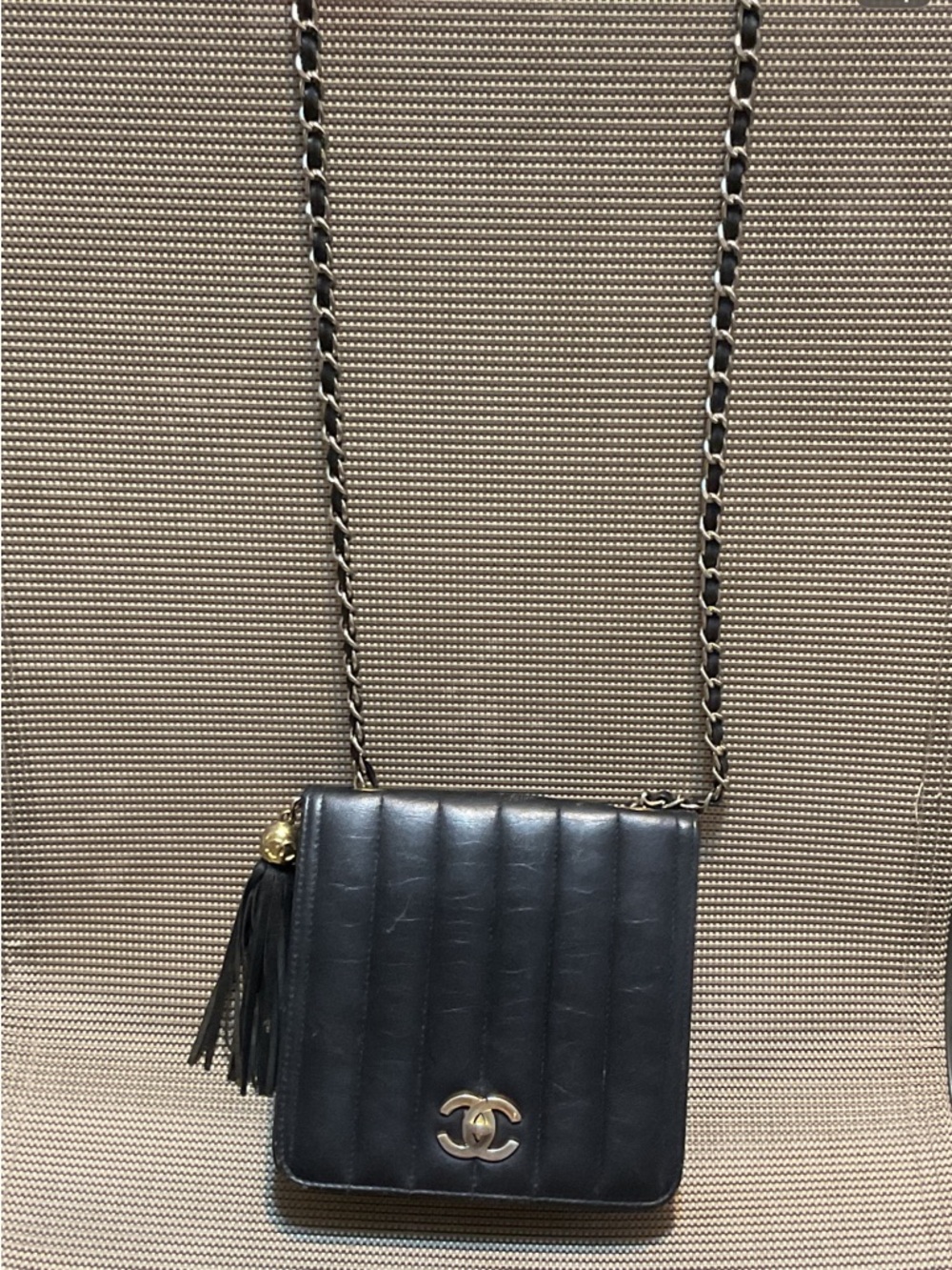Vintage Chanel Black Quilted Chain Crossbody Bag with Tassel - Picture 2 of 9